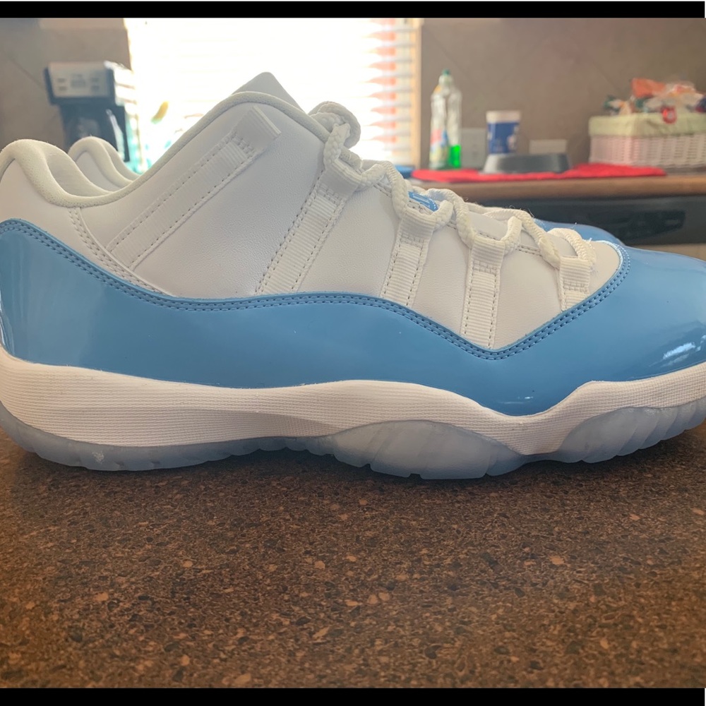 Air Jordan 11 Low “UNC”  Size 11